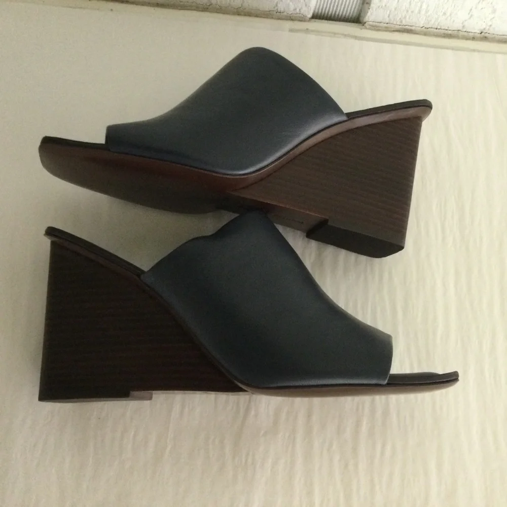 Mercedes Castillo Leonor Leather Wedge Sandal Size 9 Women Shoe Color Navy
